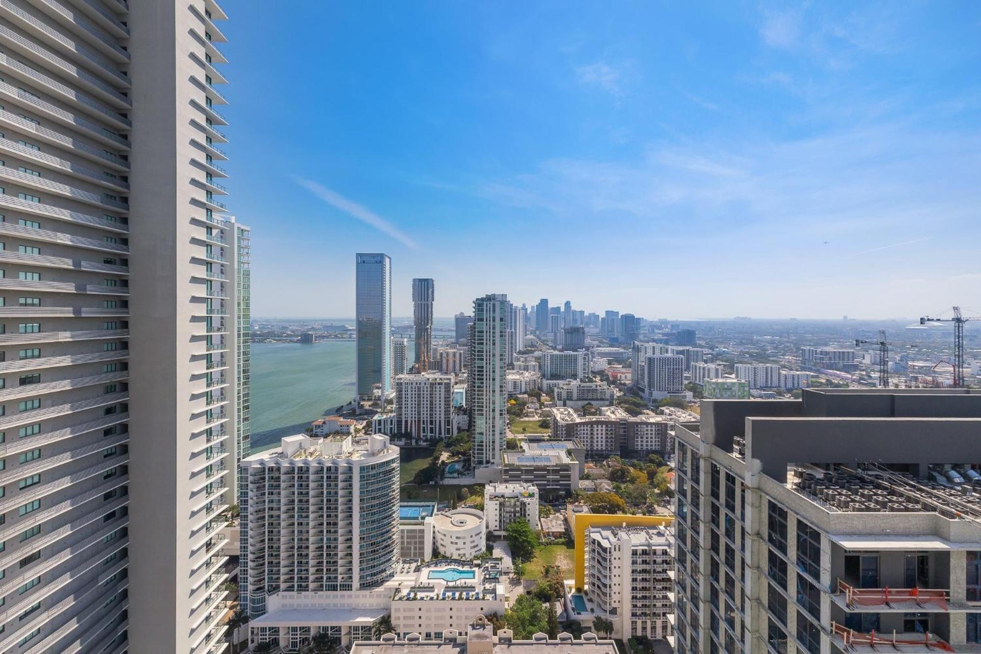 Unique High-Rise Condo In Miami Esterno foto